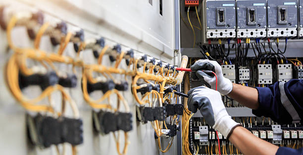 Professional Electrician technician working in Mendota, CA
